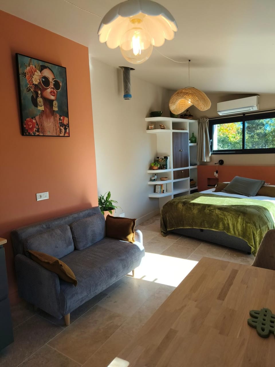 Bed, Living room