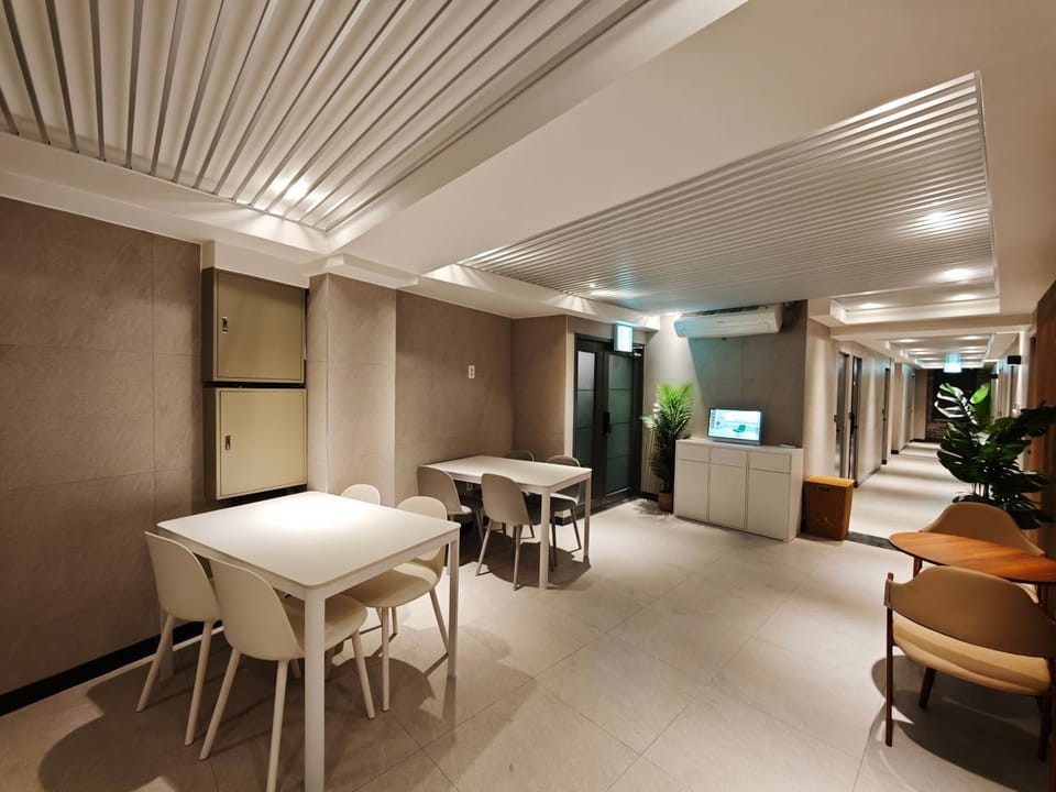 Dining area, Communal kitchen, Meals