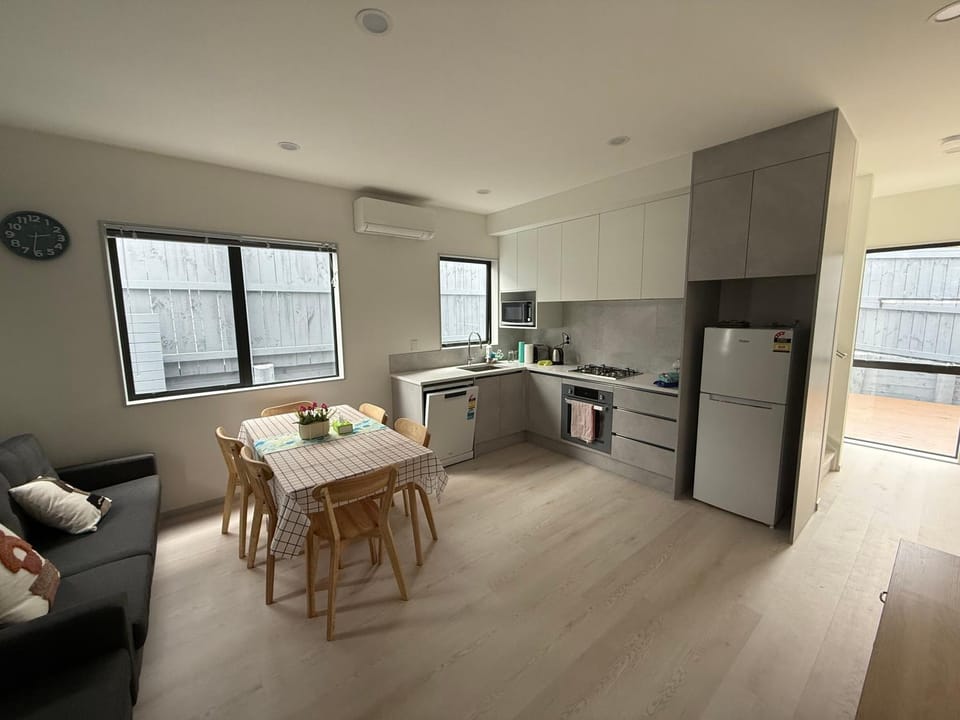 Living room, Dining area, oven, stove