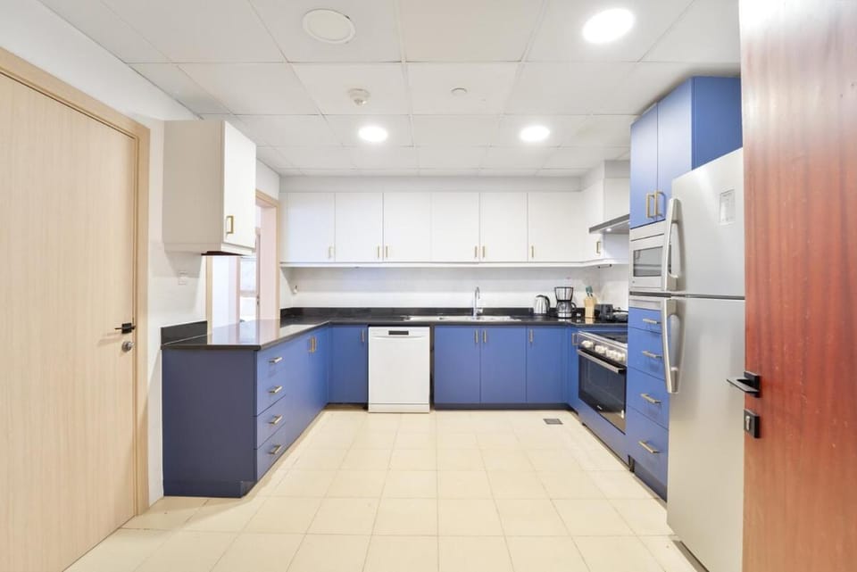 Elegant and Spacious 3-bedroom in JBR Apartment in Dubai