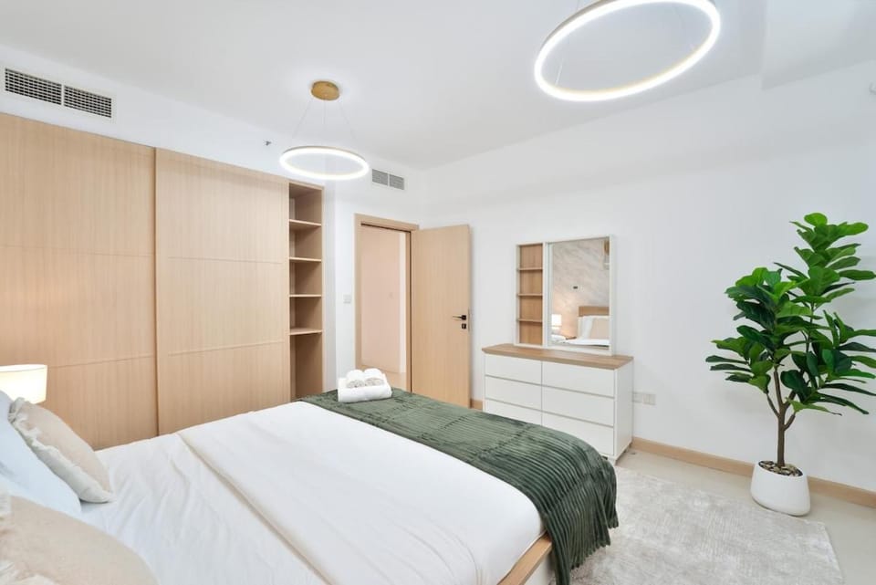 Elegant and Spacious 3-bedroom in JBR Apartment in Dubai