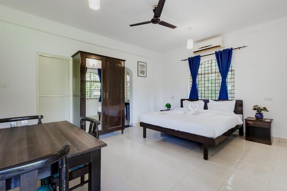 Bed, Photo of the whole room, Dining area, Bedroom