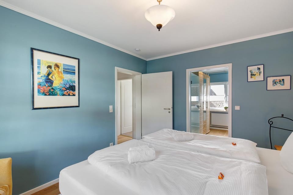 Property building, Living room, Bedroom
