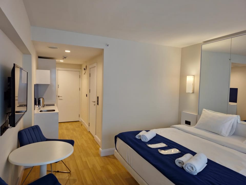 Kitchen or kitchenette, Photo of the whole room, Seating area, Bedroom, hair dresser