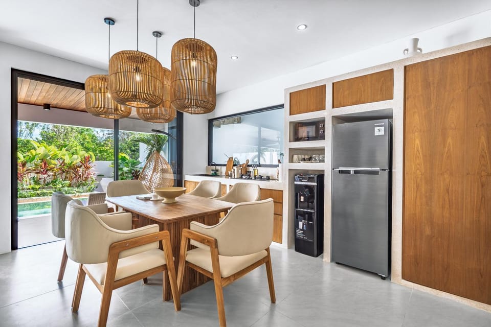 Coffee/tea facilities, Kitchen or kitchenette, stove