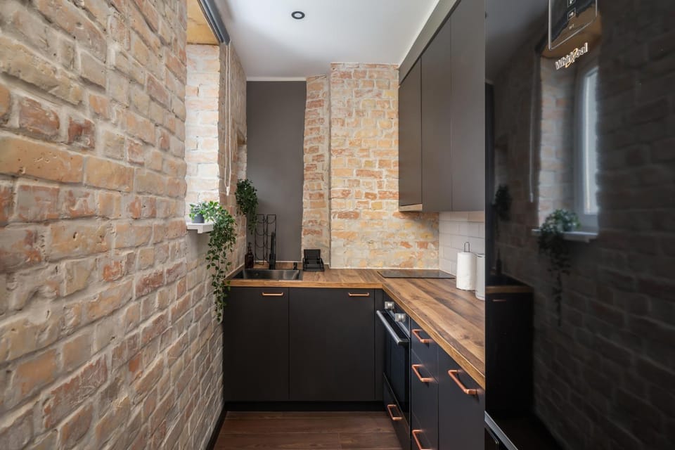 Kitchen or kitchenette, oven