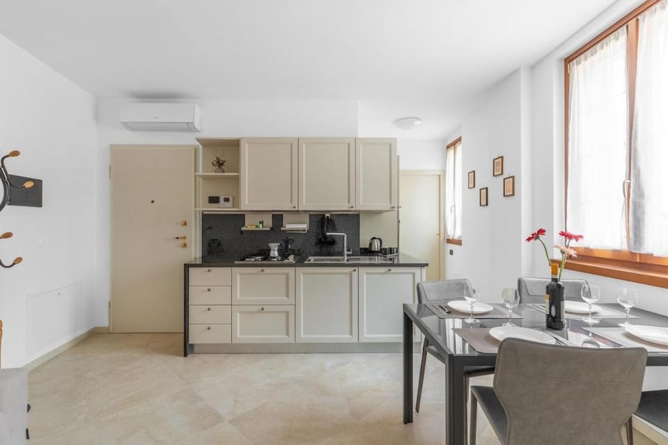 Kitchen or kitchenette, Dining area, dishwasher, oven, stove