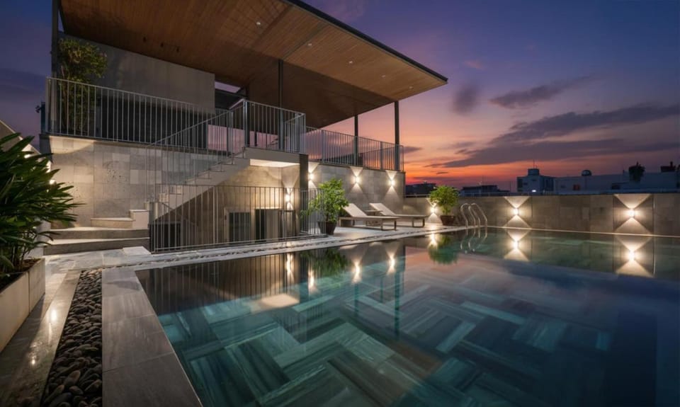Swimming pool