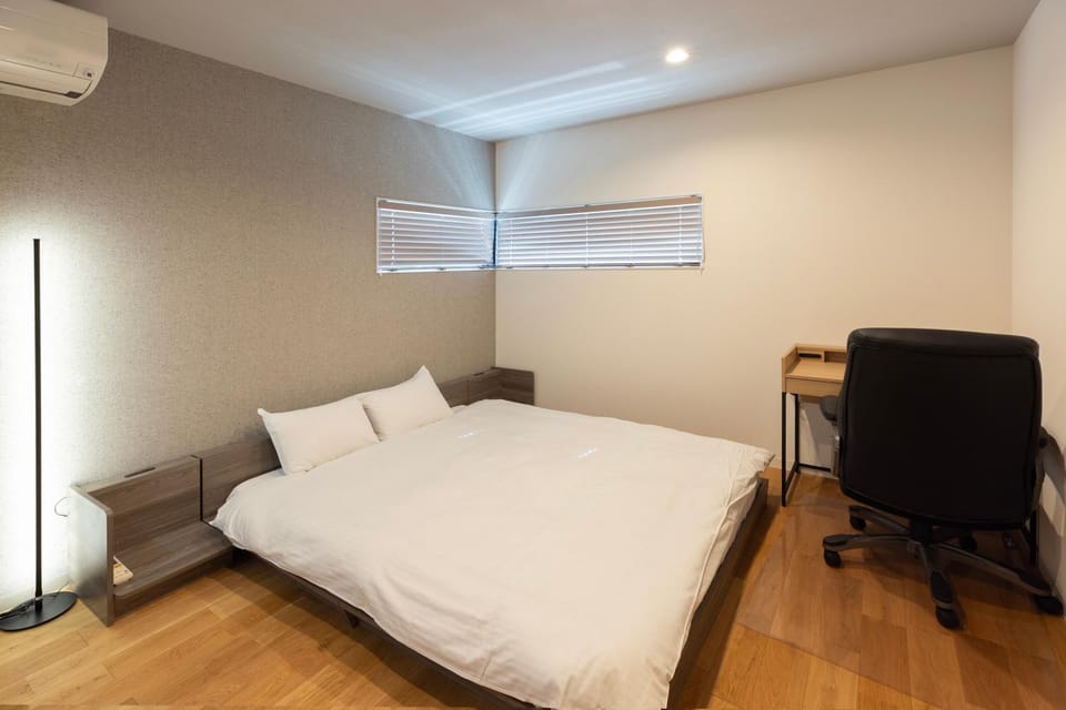 Bed, Bedroom, air conditioner