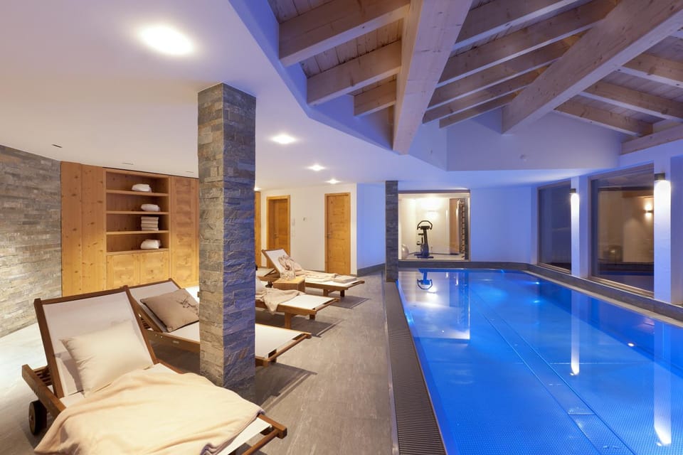 Swimming pool, Swimming pool