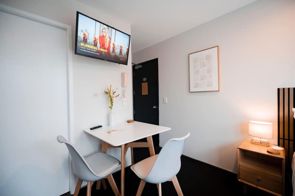 City Studio with Parking & Views Apartment in Auckland