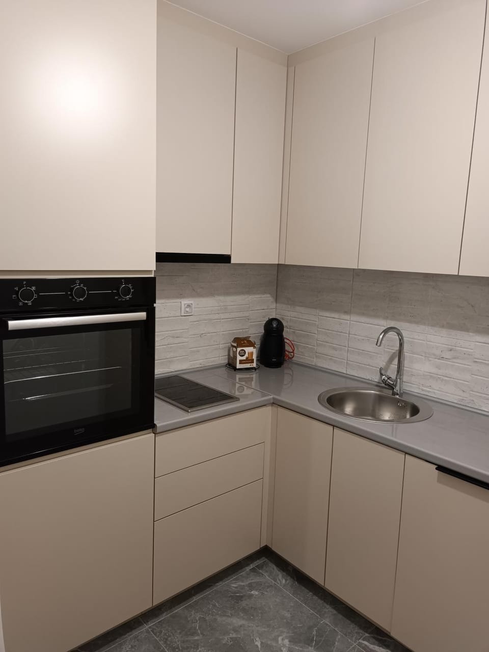 Coffee/tea facilities, dishwasher, stove