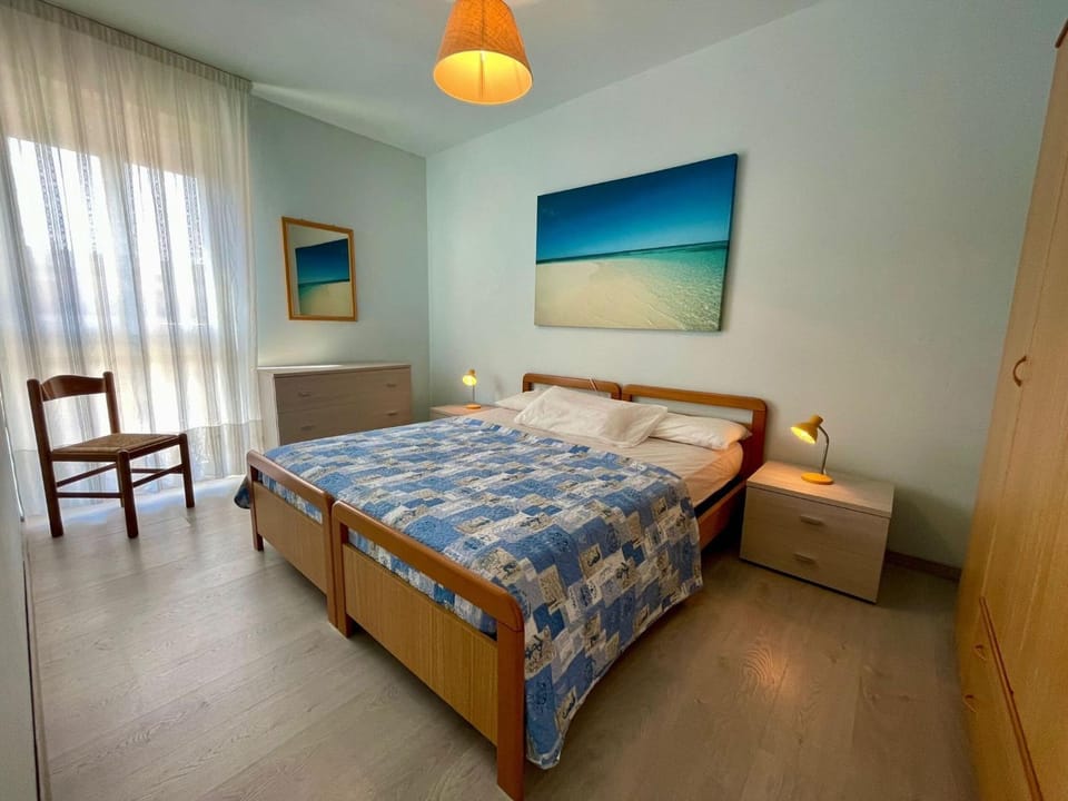 Bed, Decorative detail, Bedroom