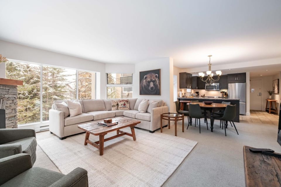 Kitchen or kitchenette, Living room, Dining area
