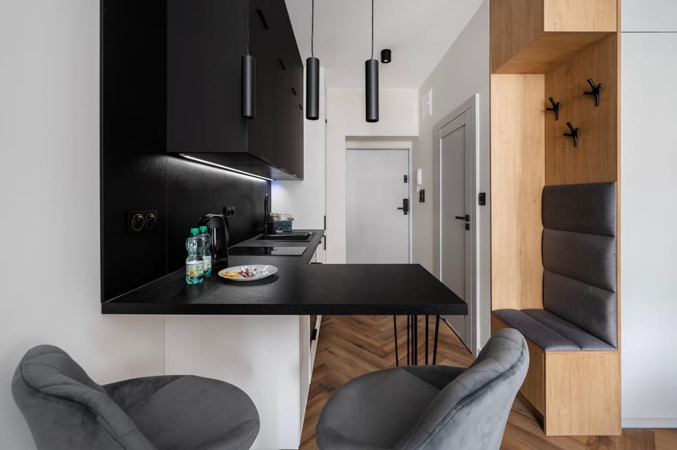Kitchen or kitchenette, Living room, Seating area, Dining area