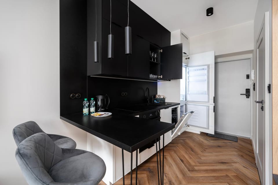 Kitchen or kitchenette, Seating area, oven, stove