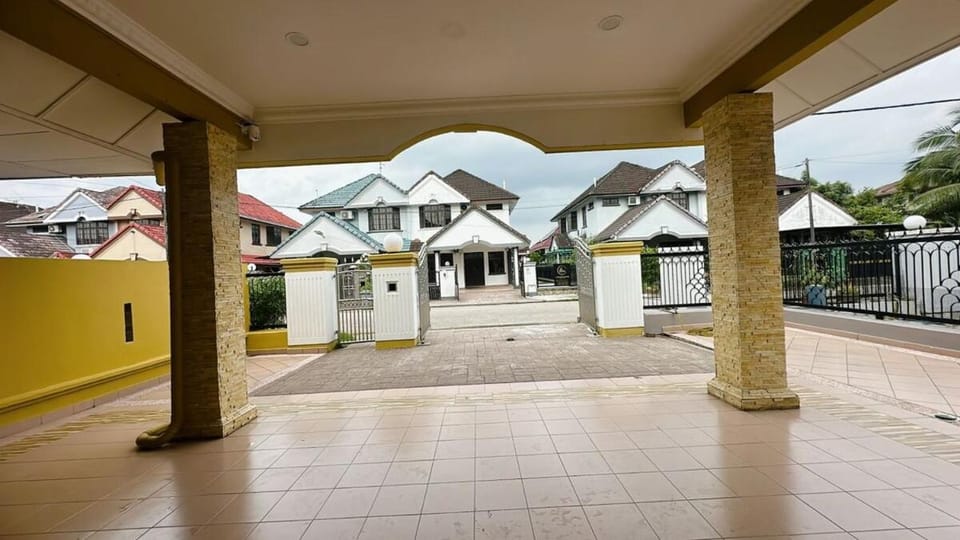 C03 Golden Rinting Homestay 2 Story Semi D House House in Johor