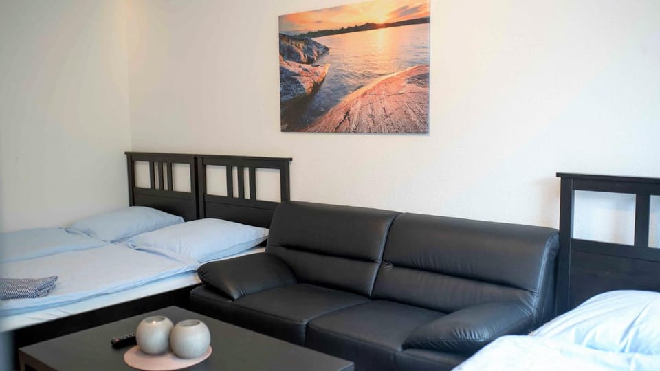 Bed, Photo of the whole room, Seating area
