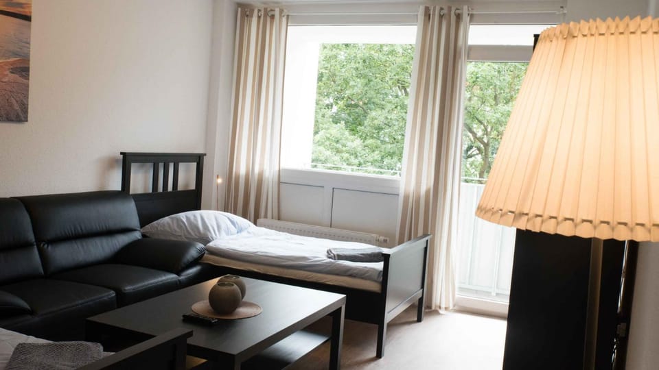 Bed, Seating area