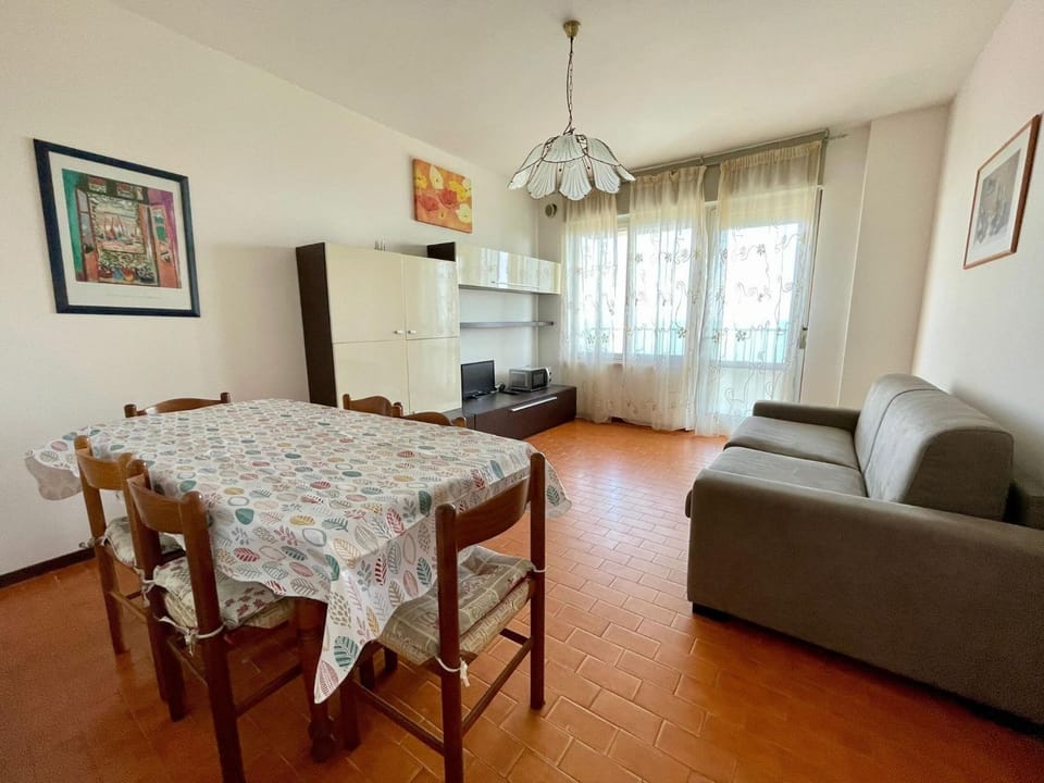 Living room, Decorative detail, Dining area, Bedroom