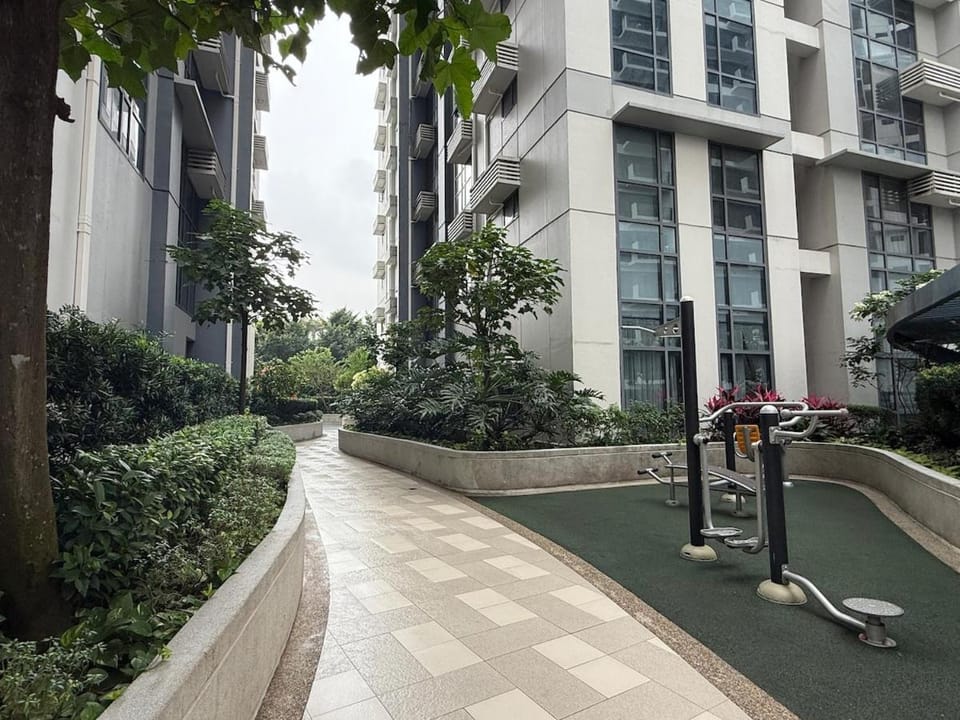 Panoramic Views 2BR Family Stay in Mckinley BGC Apartment in Makati