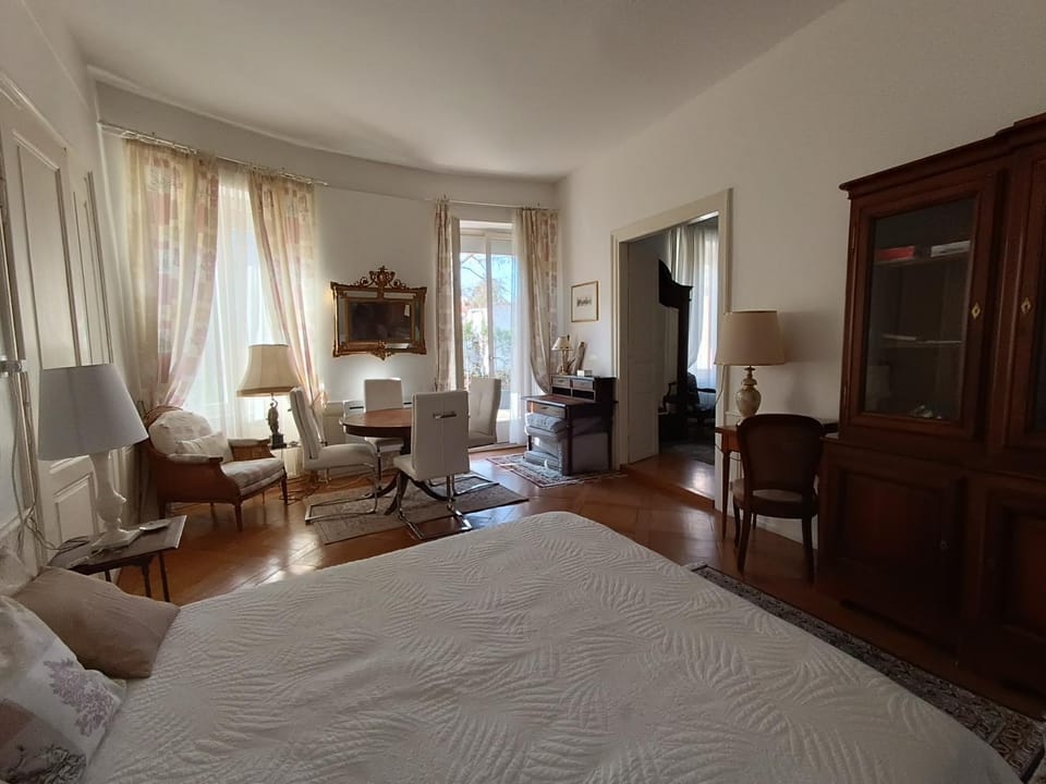 Seating area, Bedroom