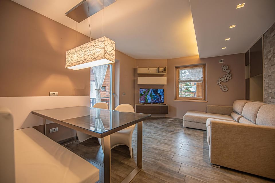 Communal lounge/ TV room, TV and multimedia, Living room