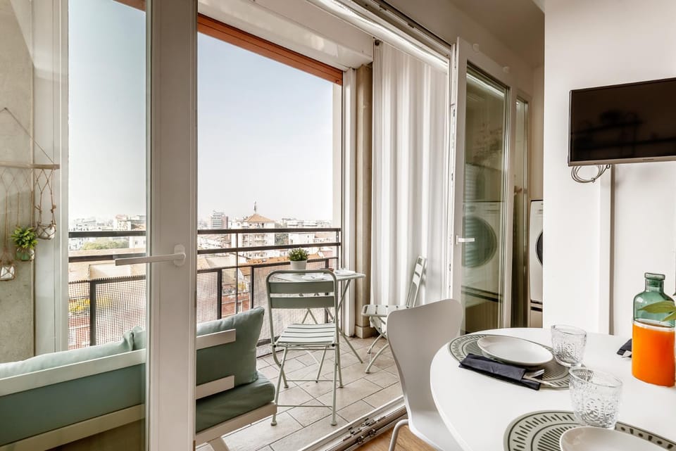 TV and multimedia, Balcony/Terrace, Living room, Dining area