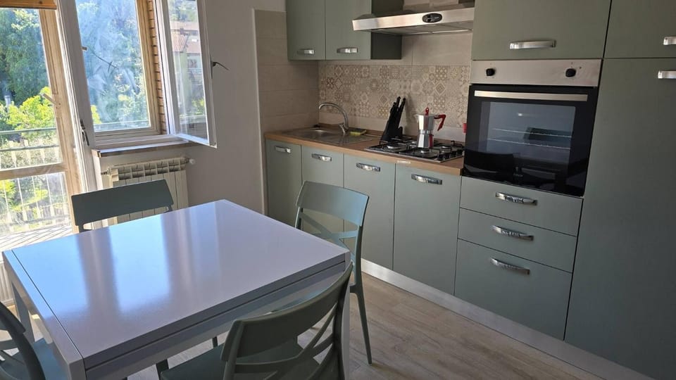 microwave, oven, kitchen