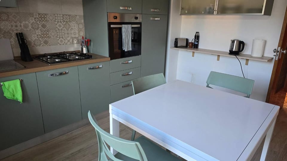 microwave, oven, kitchen