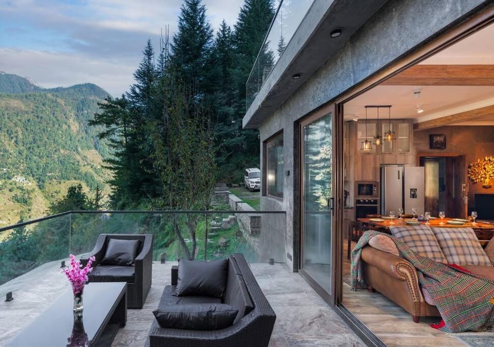Patio, BBQ facilities, View (from property/room), Balcony/Terrace, Living room, Seating area, Mountain view