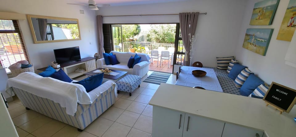 TV and multimedia, Living room, Photo of the whole room, Seating area, Dining area, Evening entertainment