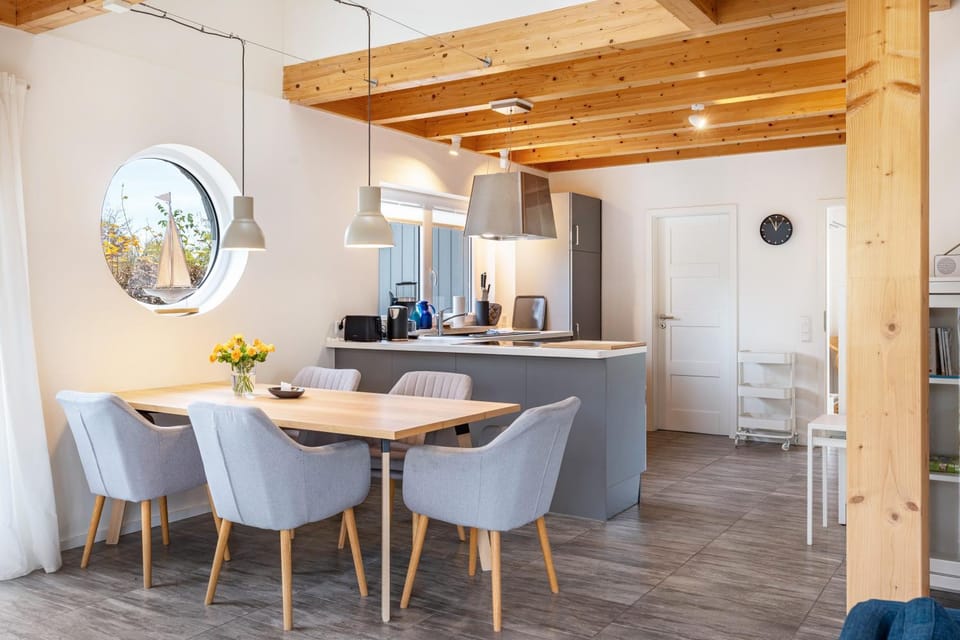 Property building, Kitchen or kitchenette, Living room