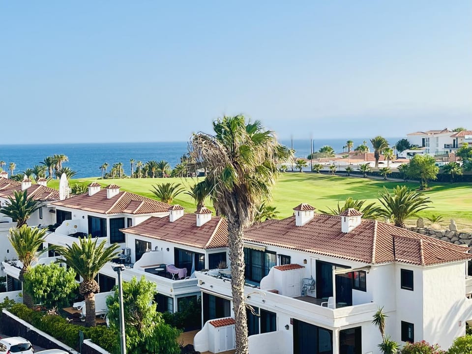 Luxury house with 3 bedrooms and ocean and mountain views Apartment in Abona