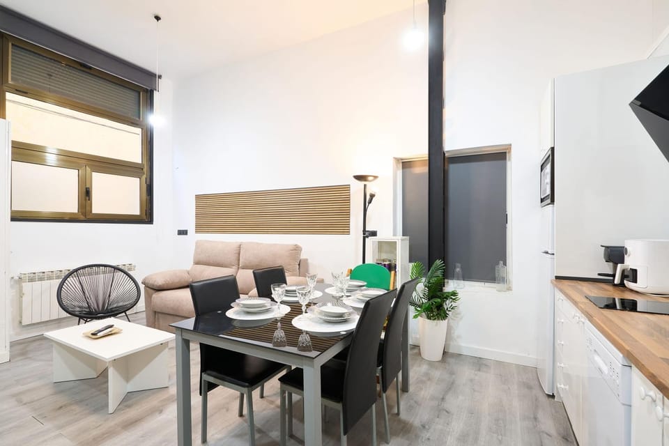 TV and multimedia, Kitchen or kitchenette, Living room, Seating area, Dining area