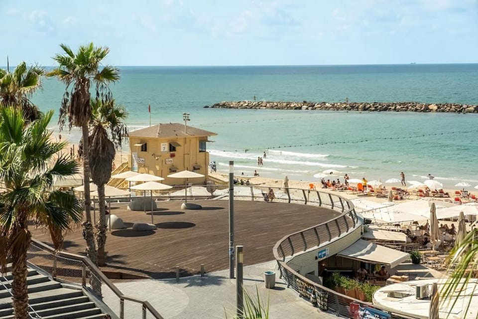 3BR Retreat Prime Beachside Spot by SeaNRent Apartment in Tel Aviv-Yafo