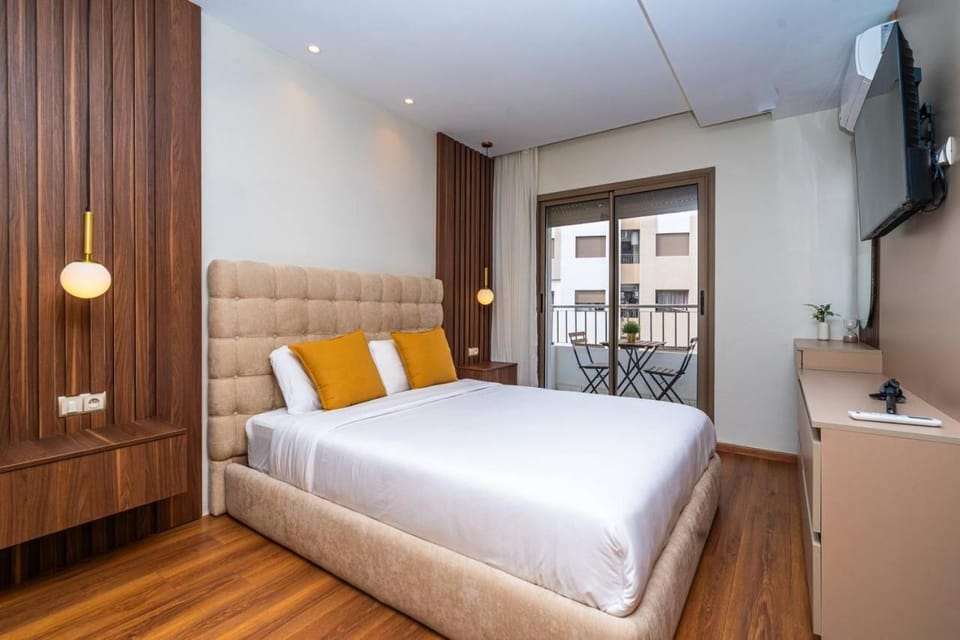 Communal lounge/ TV room, Bed, TV and multimedia, Photo of the whole room, Evening entertainment, Bedroom, hair dresser