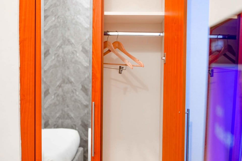 Toilet, Bathroom, wardrobe