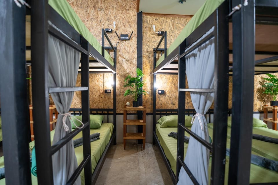 Bedroom, bunk bed