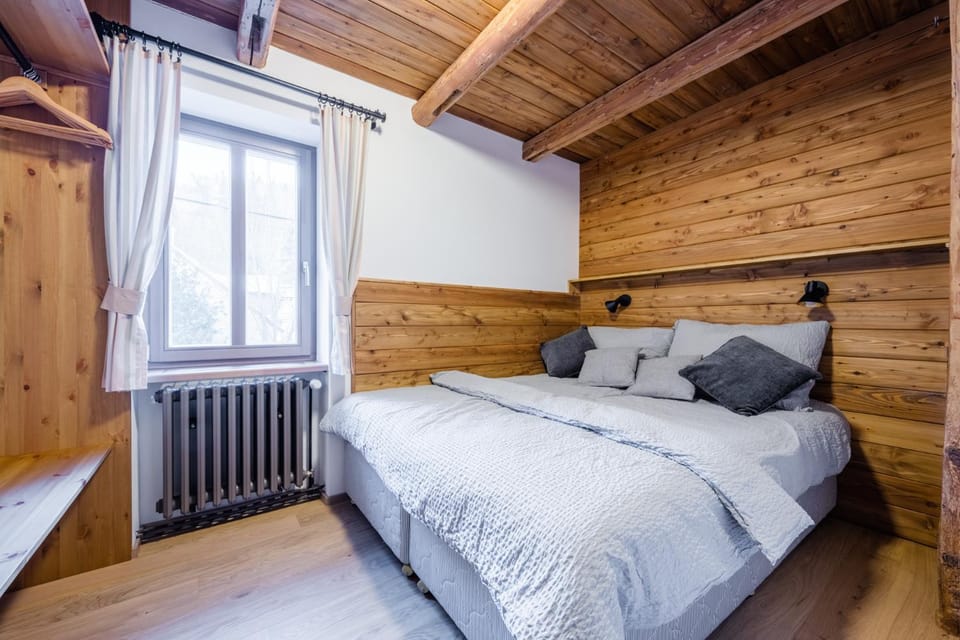 Bed, Photo of the whole room