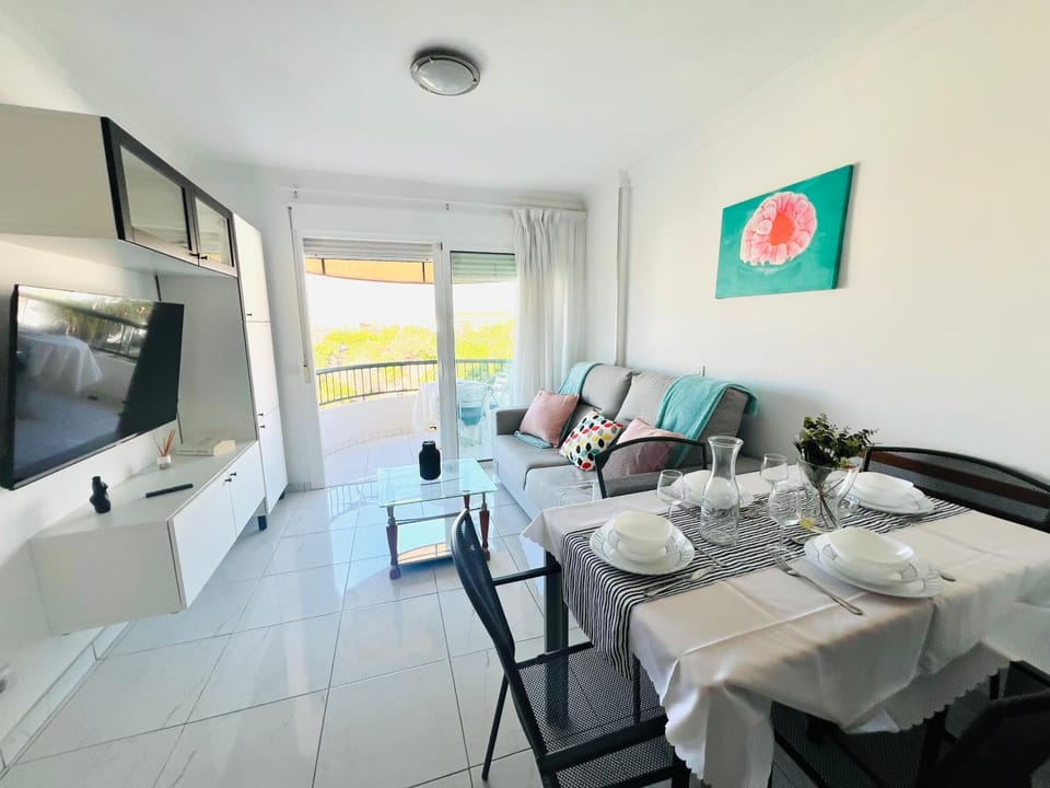 Communal lounge/ TV room, Seating area, Dining area