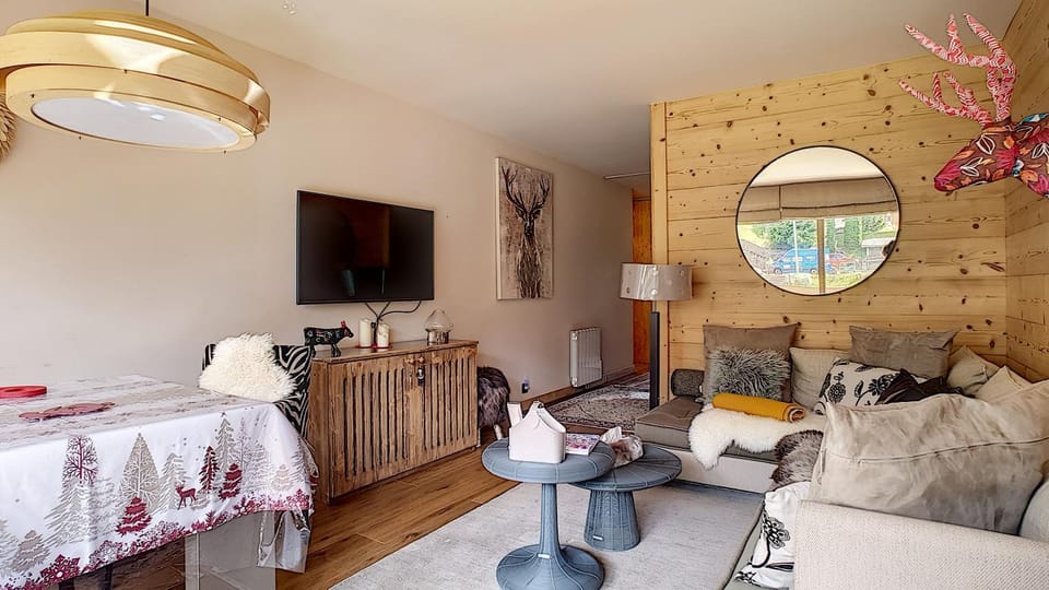 Communal lounge/ TV room, Living room