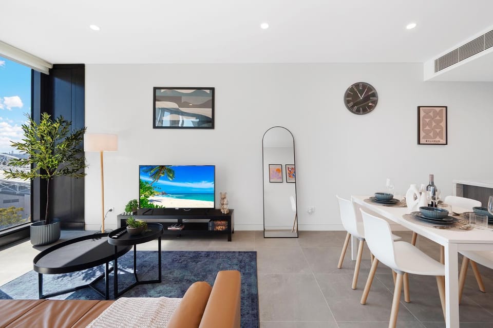 Communal lounge/ TV room, TV and multimedia, Living room, Seating area, Dining area, Evening entertainment