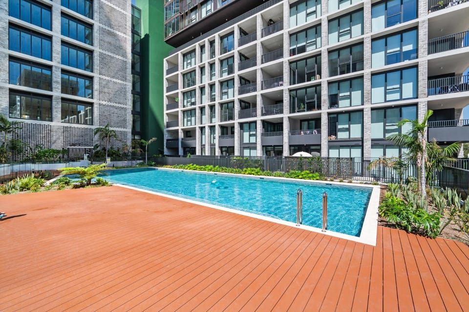 Property building, Day, Pool view, Swimming pool, sunbed