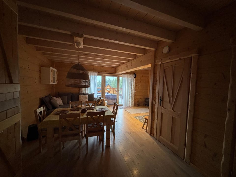 Osada na Skale dom z kominkiem i sauną Istebna House in Slovakia