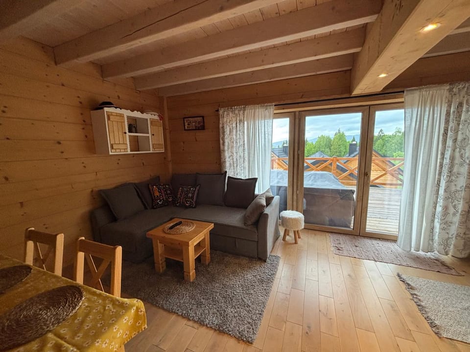 Osada na Skale dom z kominkiem i sauną Istebna House in Slovakia