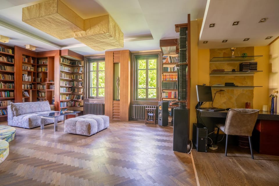 Living room, Seating area