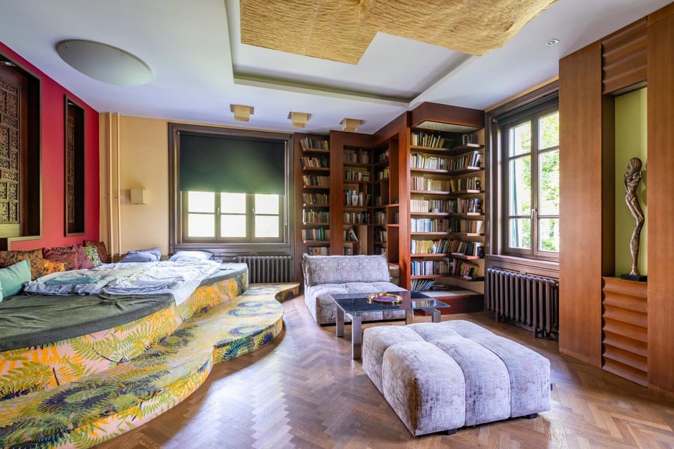 Bed, Living room, Photo of the whole room