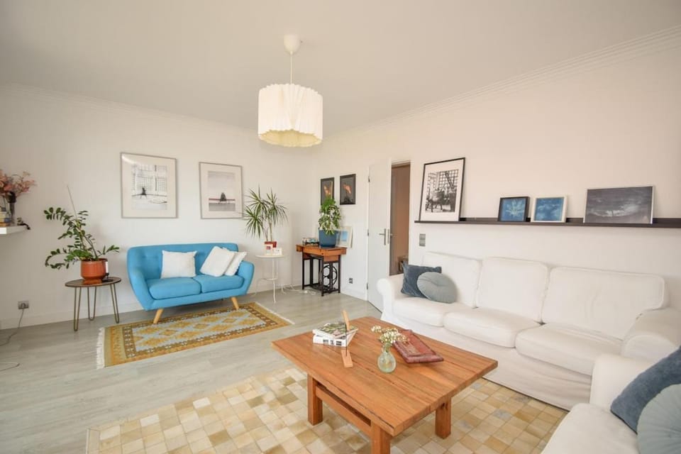 Retreat in Estoril with balcony and ocean view Apartment in Estoril