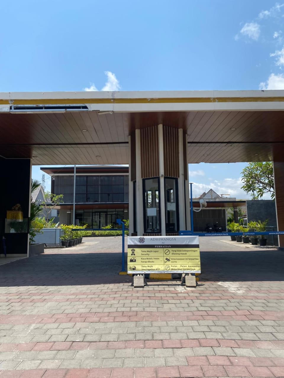 Property building, Facade/entrance